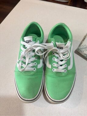 Vans Old Skool Skate Shoe :Green Low-Top Canvas Sneakers with White Stripe